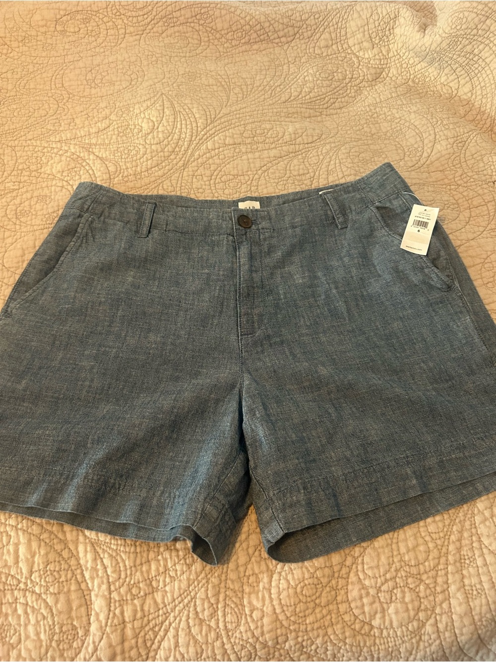 GAP Women’s Chambray Flat-Front Shorts - Denim Blue